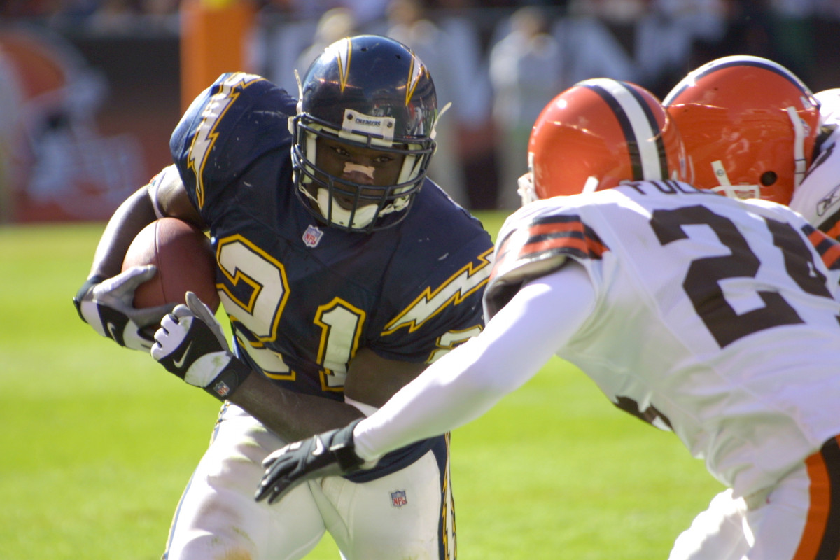Ladainian Tomlinson running with football agains Cleveland Browns
